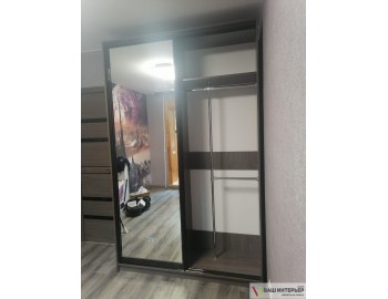 Зеркальный шкаф-купе со вставками