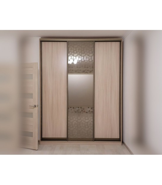 Шкафы с комбинированными дверями